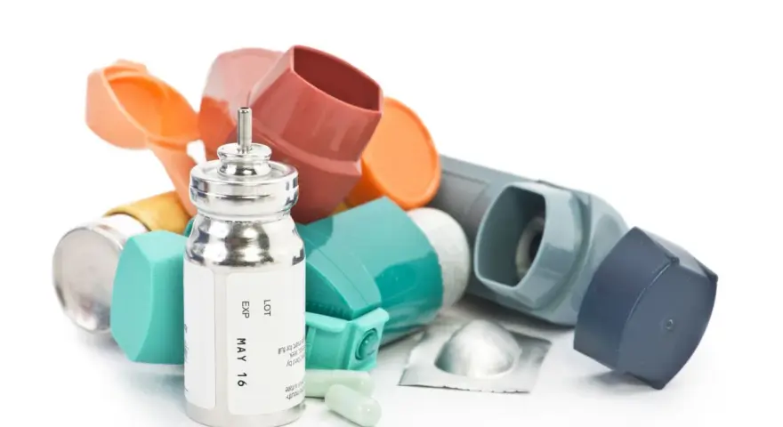 Różne inhalatory i leki. Zastanawiasz się, jakie leki do inhalatora na zatoki są dostępne?