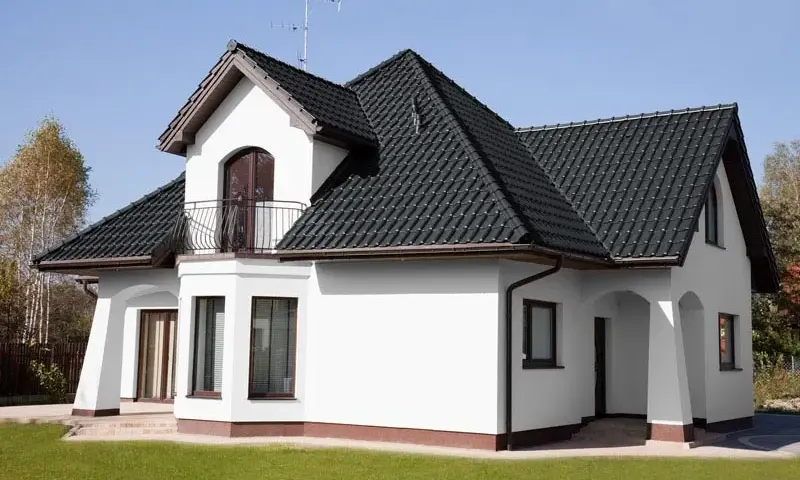 Jaki kolor elewacji do grafitowego dachu i brązowych okien, aby uniknąć błędów?