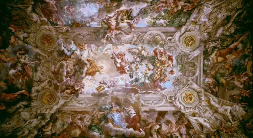 Vaste fresque de plafond, une oeuvre baroque foisonnante de figures célestes et humaines dans un décor architectural illusionniste.