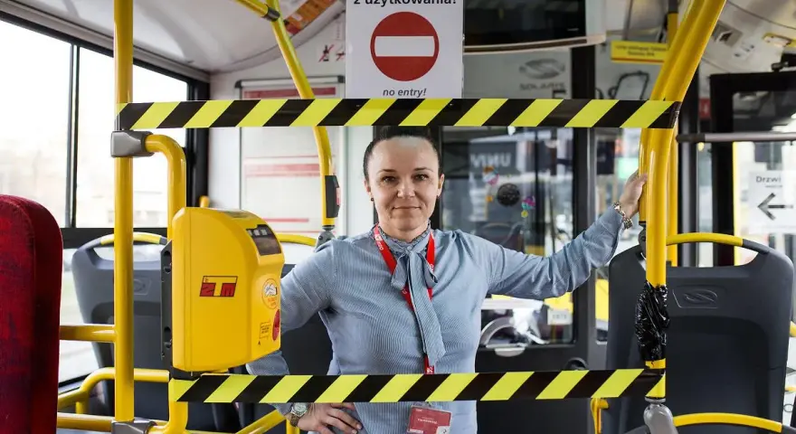 Ile osób w autokarze? Limity, prawo i bezpieczeństwo pasażerów