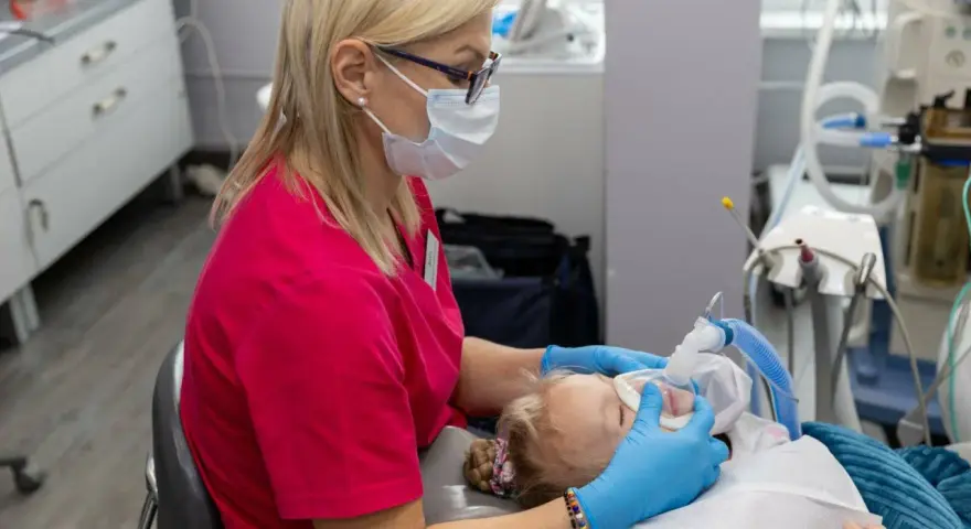 Uczulenie na znieczulenie u dentysty objawy: jak je rozpoznać i unikać