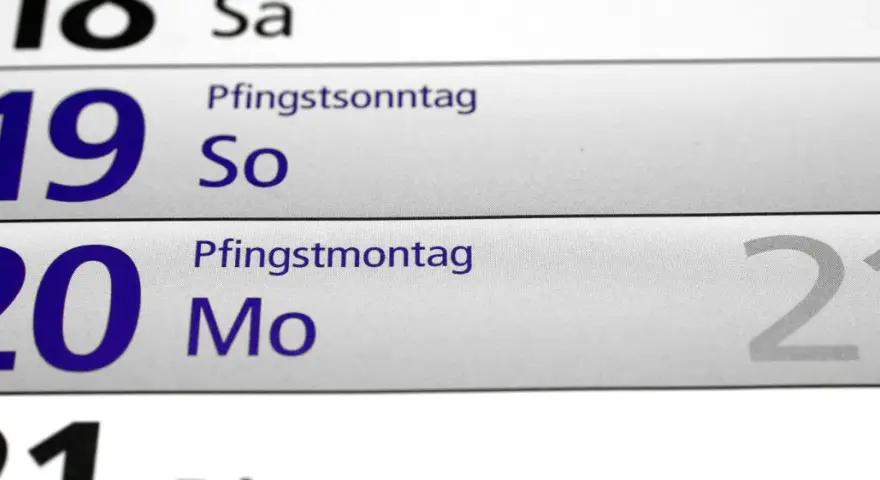 Kalenderblatt zeigt den 20. Mai als Pfingstmontag. Ein Feiertag, der zum Entspannen einlädt.