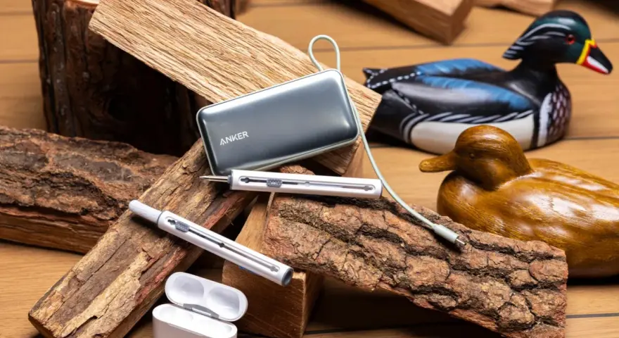 Szukasz pomysłu, co kupić koledze na urodziny? Zestaw do czyszczenia słuchawek i powerbank Anker to praktyczny wybór.