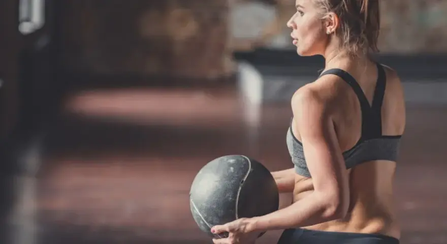 CrossFit: Co to jest? Zasady, korzyści i jak zacząć bezpiecznie!