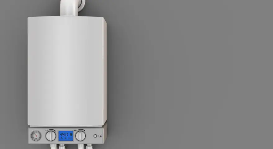 Caldaia moderna con display digitale e manometri. Il tubo scarico fumi caldaia normativa è visibile in alto, essenziale per la sicurezza.