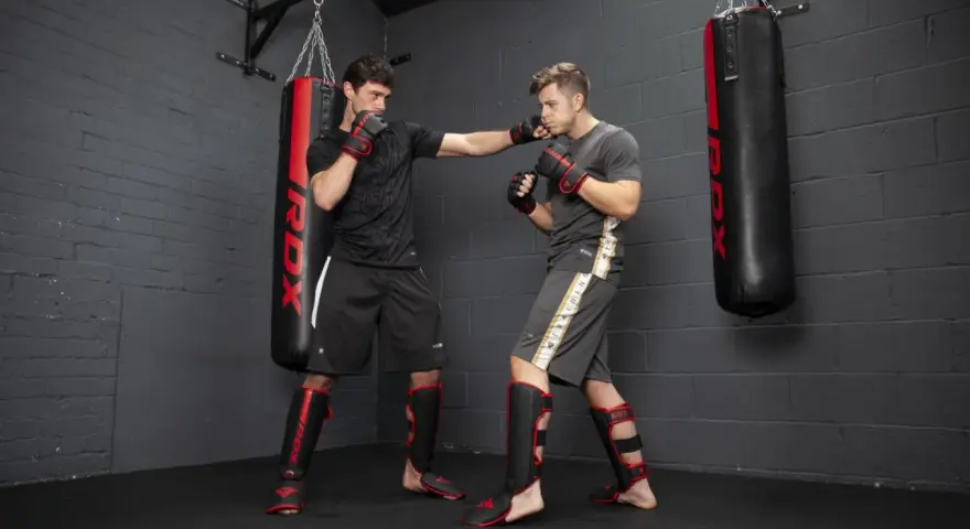 Boks czy MMA? Ekspert radzi, co wybrać na początek