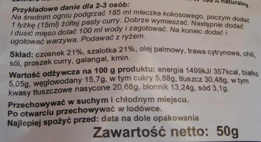 Żółta pasta curry w słoiku, składniki i wartości odżywcze.