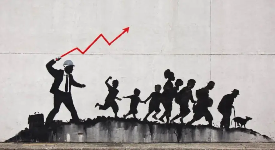 Œuvre de Banksy à New York : un homme d'affaires frappe une flèche de graphique économique ascendante, menant une file de silhouettes d'enfants et d'adultes.