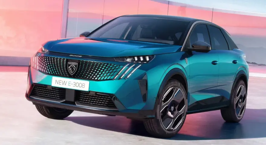 Nowy Peugeot E-3008 w turkusowym kolorze, z nowoczesnym grillem i światłami LED. Sprawdź jego atrakcyjną peugeot 3008 cena.