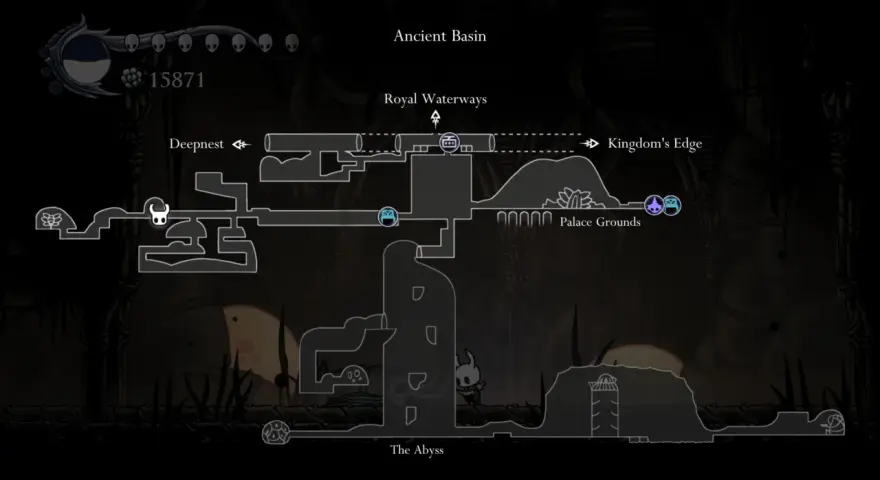 Mapa de Ancient Basin en Hollow Knight, mostrando el camino a Deepnest, Royal Waterways y Kingdom's Edge. Se ven fragmentos de vasija.