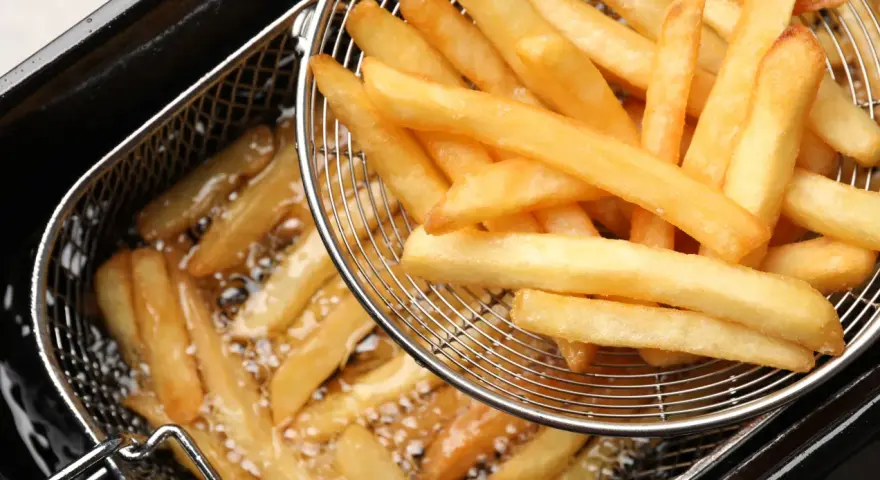 Frytki jak z restauracji? Zrób je w domu! Przepis krok po kroku