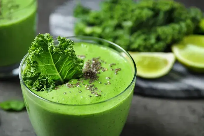 Zdrowy koktajl jarmuż banan jogurt - prosta receptura na smoothie