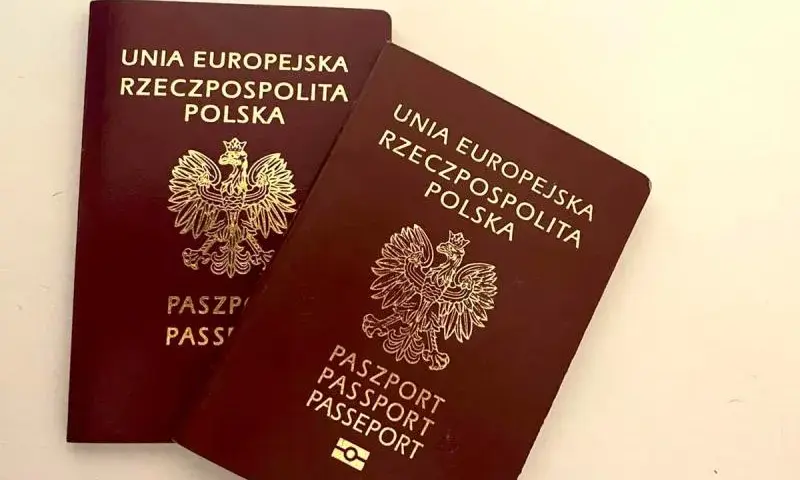 Ile kosztuje wyrobienie paszportu w ambasadzie? Sprawdź opłaty i zniżki