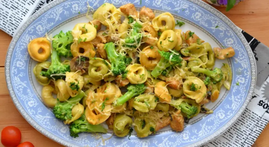 Jak szybko gotować tortellini z Biedronki, aby nie skleiły się?