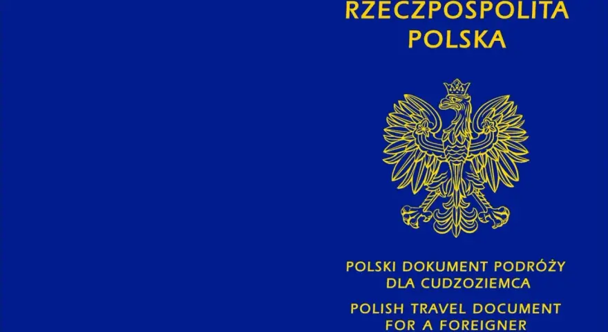 Polski paszport, dokument podróży dla cudzoziemca, z godłem Polski. Jego wysoki polski paszport ranking świadczy o bezpieczeństwie.