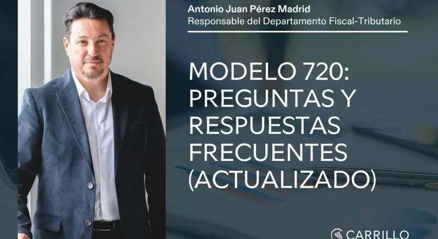 Hombre con traje, responsable fiscal, explica el Modelo 720: preguntas y respuestas frecuentes para los obligados.
