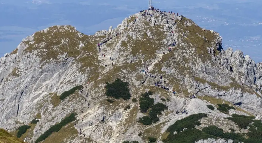 Giewont ile się idzie: poznaj trasy, czasy i trudności wejścia