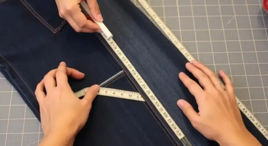 Przerób spodnie DIY: Stwórz modne fasony krok po kroku!