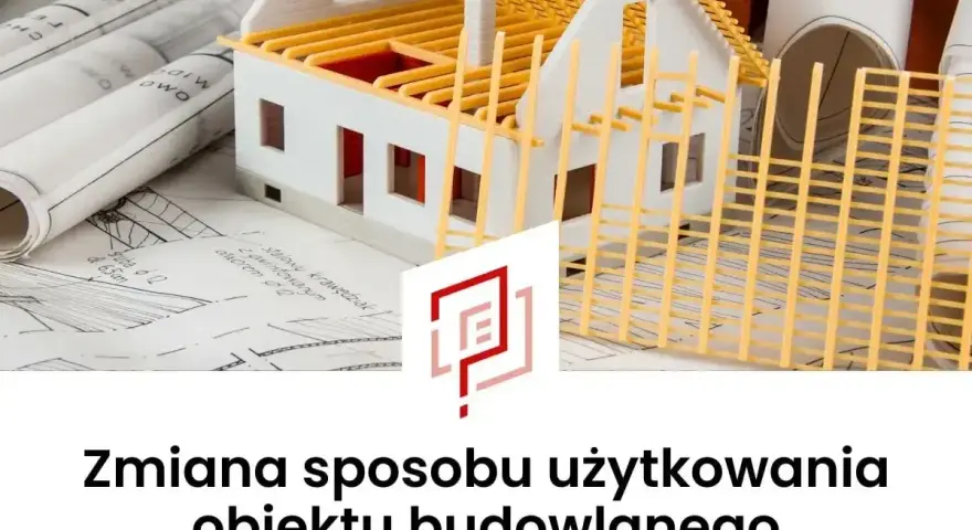 Model domu na planach architektonicznych, symbolizujący zmianę sposobu użytkowania obiektu budowlanego.