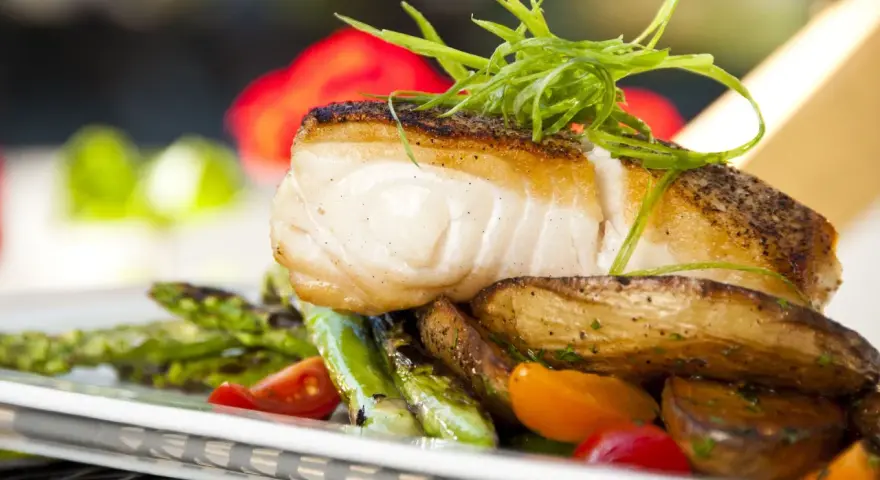 Halibut niebieski czy biały? Tłuszcz, Omega-3 i idealny wybór