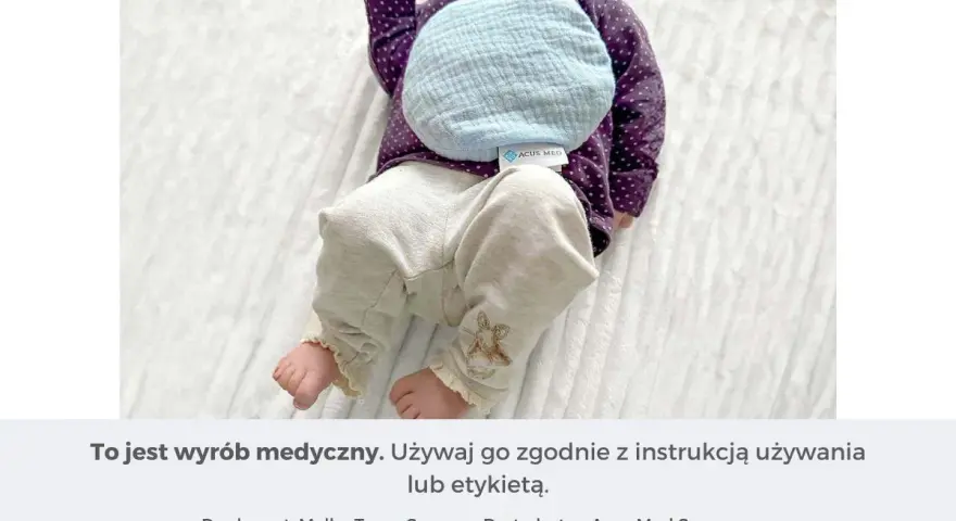 Ciepły termofor z pestek wiśni dla noworodka, delikatnie ogrzewający brzuszek.