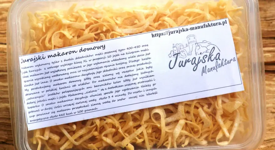 Jurajski makaron domowy, ręcznie robiony, z jajek i mąki, w porównaniu do kupnego ze sklepu, to prawdziwy rarytas.