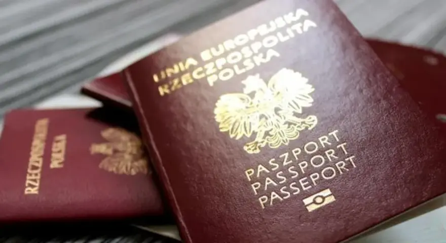 Pasporty RP, gotowe do odbioru w oddziale paszportów podlaskiego urzędu wojewódzkiego.