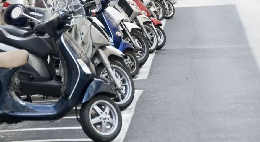 Motorower na dowód: 1995 to klucz! Uniknij kary do 30 000 zł.