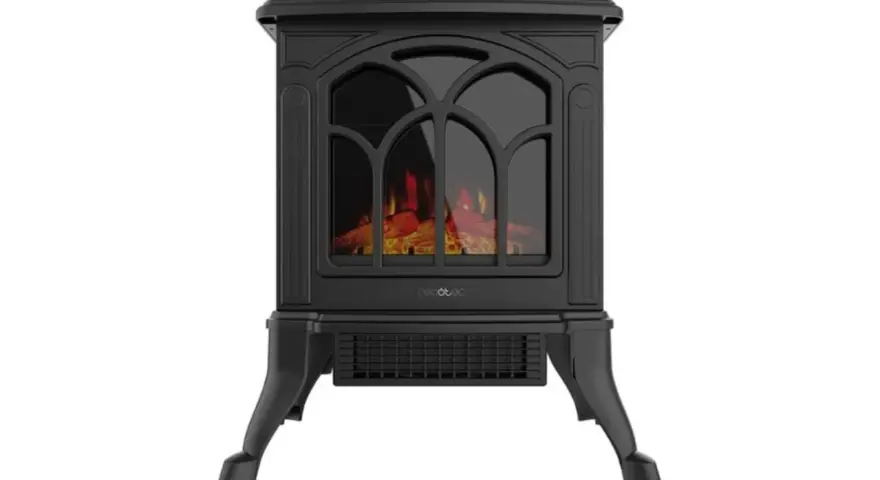 Chimenea eléctrica negra con efecto de leña ardiendo, un ejemplo de los modernos tipos de chimeneas de obra.