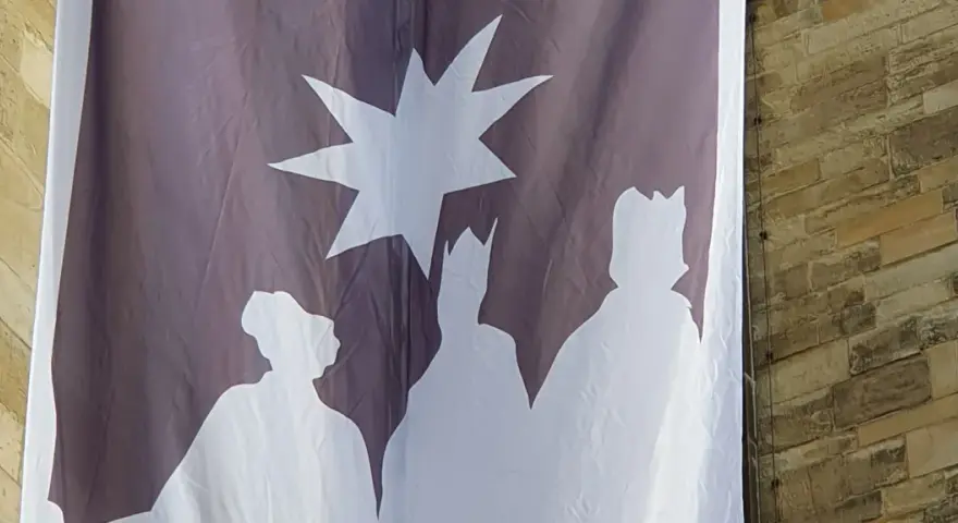 Banner mit Stern und drei Königen, die die **Epiphanie Bedeutung** symbolisieren.