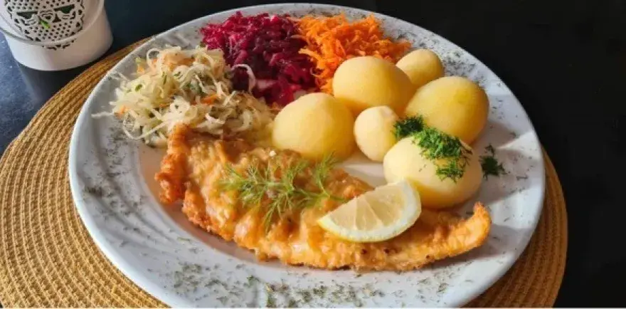 Najlepsze obiady w Darłówku: Ryby, dania domowe i restauracje