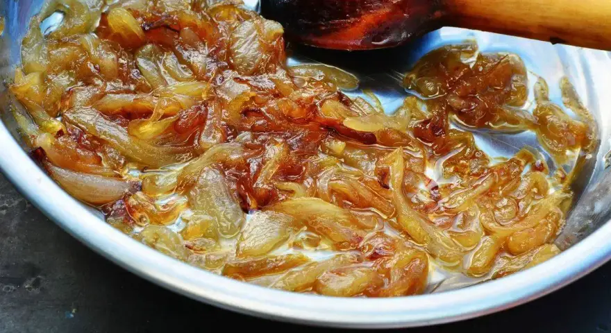 Cipolle caramellate bimby, dorate e succose, pronte per arricchire ogni piatto. Un tocco di dolcezza irresistibile.