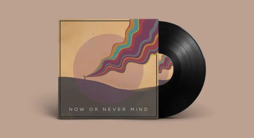 Schallplatte mit Cover-Artwork für ein Indie-Label. Eine kleine Figur hält ein buntes Band, das sich in den Himmel windet.