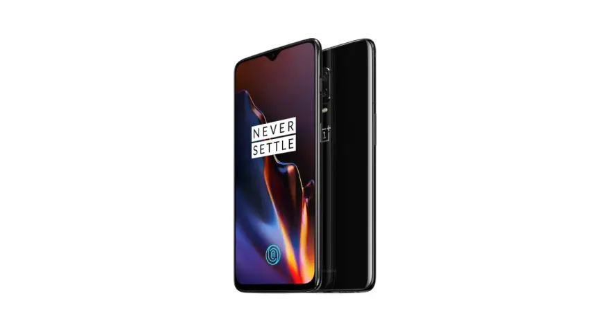 Två svarta OnePlus 6T-telefoner, en med skärmen påslagen och texten "NEVER SETTLE", den andra sedd från sidan. Ett snyggt skal för din telefon.