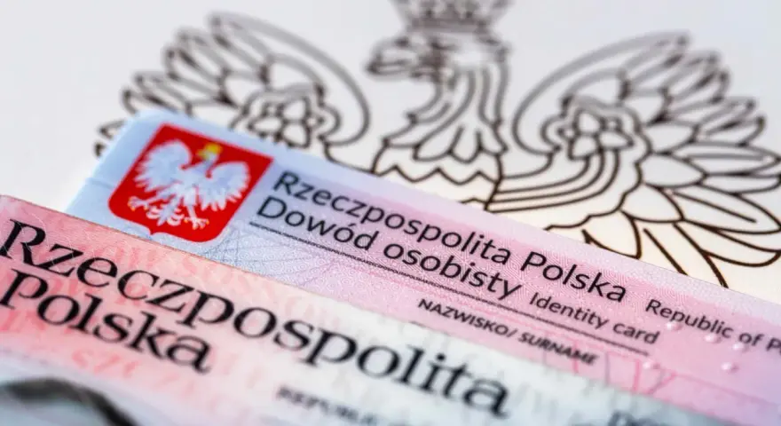 Polskie dowody osobiste i orzeł. Czy do Anglii trzeba mieć paszport? Dowód osobisty wystarczy dla obywateli UE.