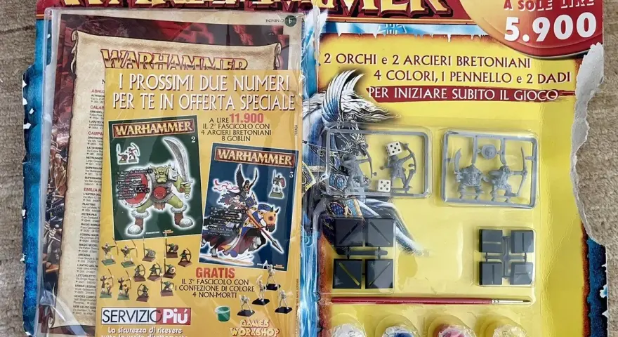 Kit di Warhammer con miniature, dadi, colori e pennello. Offerta speciale per iniziare subito a giocare con Games Workshop.