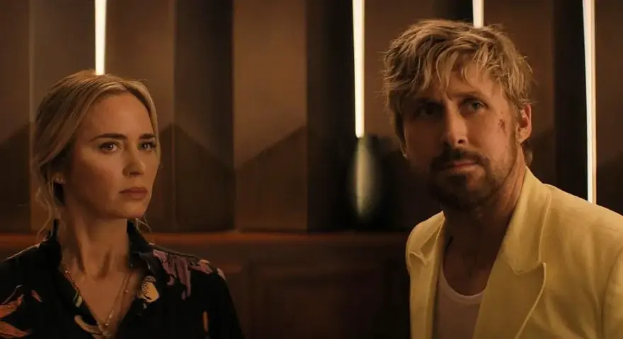 Emily Blunt i Ryan Gosling w scenie z filmu, który można obejrzeć w ramach ale kino program tv.