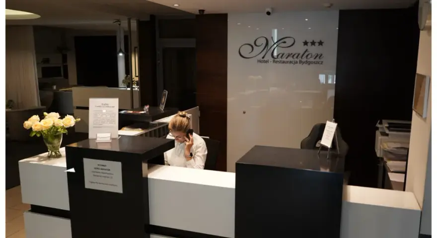 Jak zostawić pokój w hotelu bez stresu i z szacunkiem dla personelu