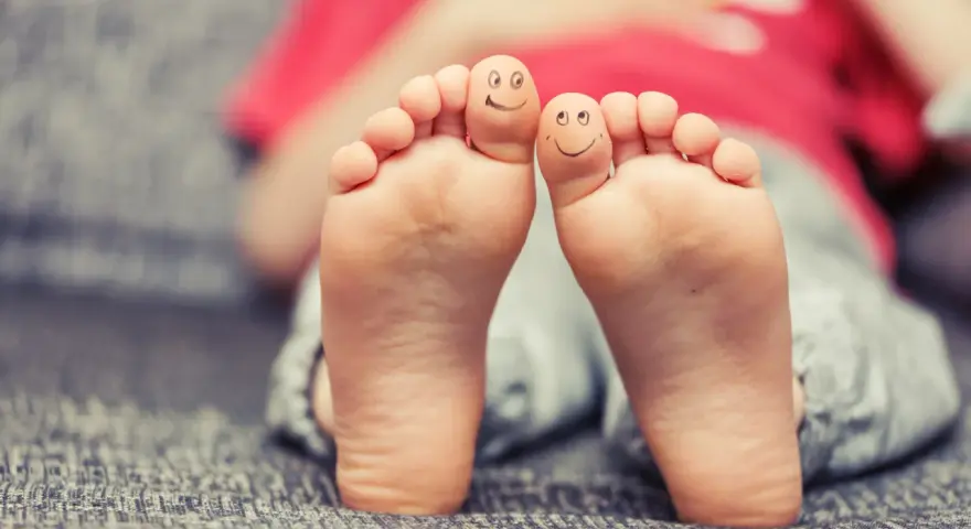Smutny list matki do córki: moje stópki z uśmiechniętymi buźkami tęsknią za Tobą.