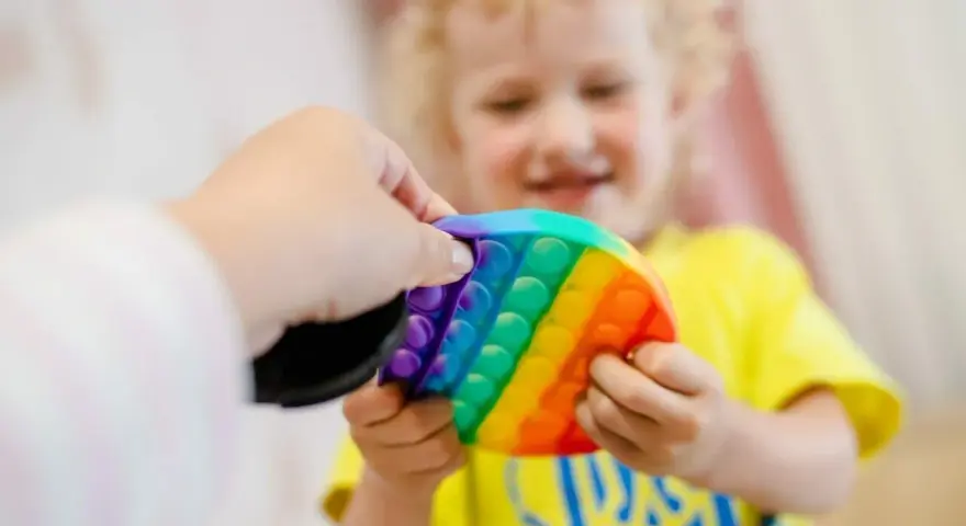 Allegro: Zabawki sensoryczne dla 4-latka. Hity i bezpieczny wybór