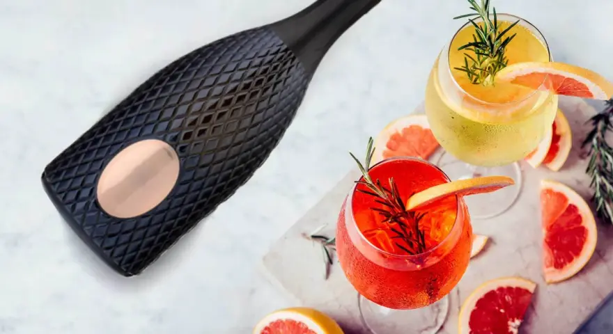 Elegancka butelka i dwa orzeźwiające drinki z grejpfrutem i rozmarynem. Poczuj, jak smakuje prosecco!