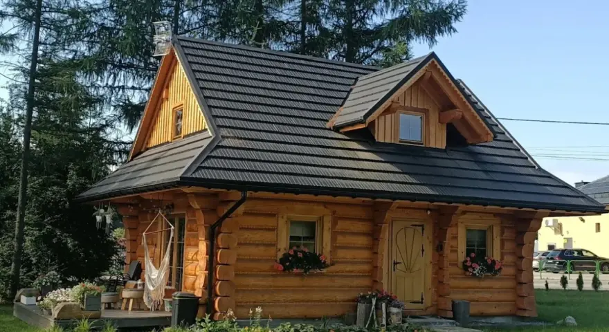 Czy warto budować dom z bali? Koszty, zalety i wady inwestycji