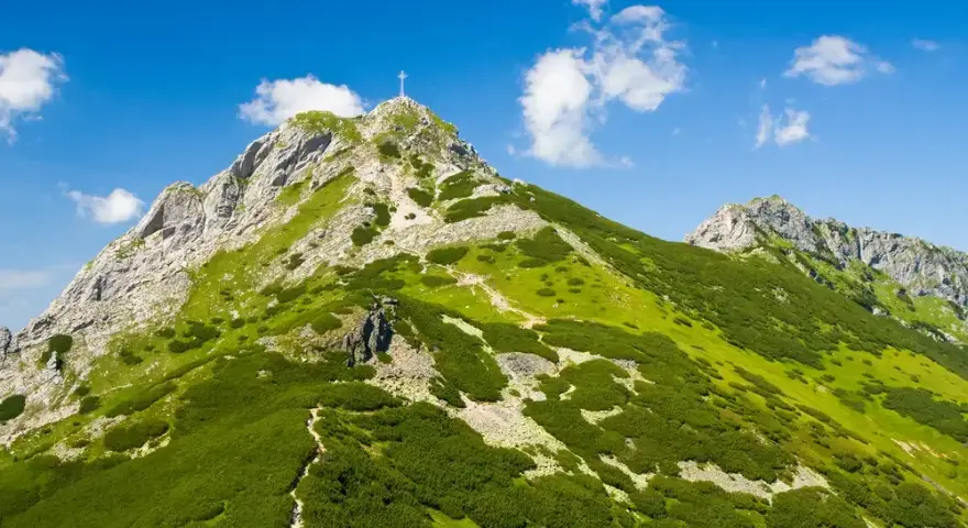 Kasprowy Wierch czy Giewont – który szczyt wybrać na wędrówkę?