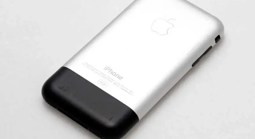 Jaki był pierwszy iPhone i dlaczego zmienił świat smartfonów?