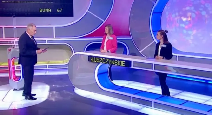 Prowadzący Familiady pyta o to, skąd się biorą dzieci. Na ekranie widać nazwy krajów i punkty.