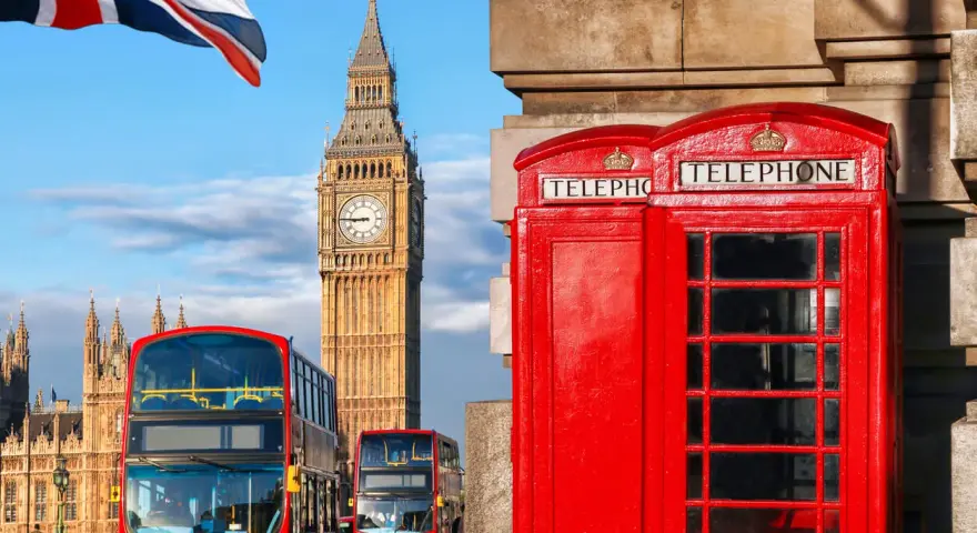Londyn: czerwone budki telefoniczne, piętrowe autobusy i Big Ben. Idealna pogoda w Anglii, by zwiedzać!
