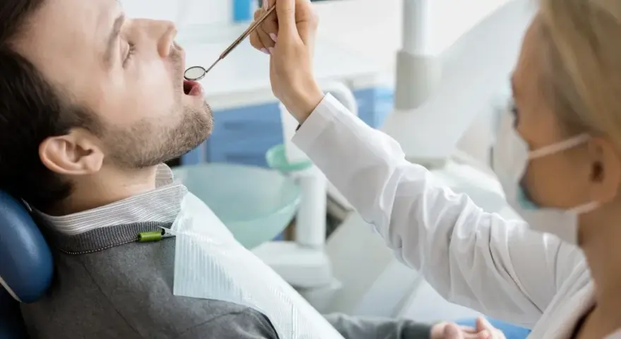 Ile kosztuje wizyta u dentysty? Ceny, które mogą cię zaskoczyć