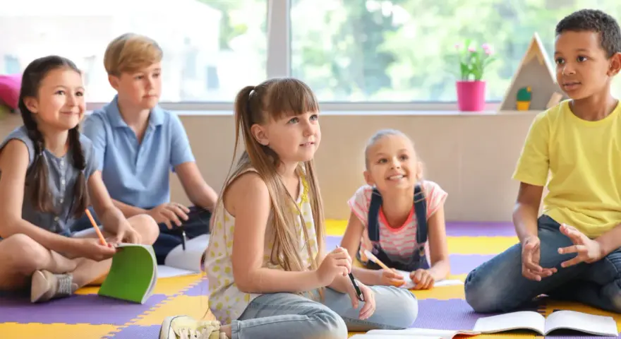 Kto może pracować w świetlicy szkolnej? Wymagania i ścieżki kariery