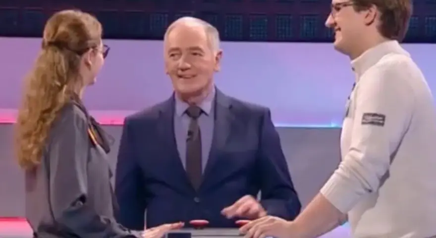 Uczestnicy Familiady czekają na pytanie. Jak się dostać do finału?