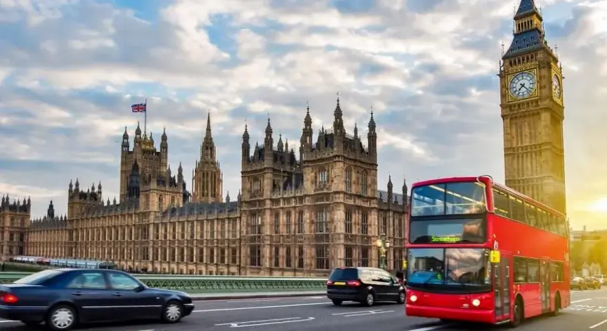 Ile czasu trwa podróż autokarem do Londynu? Sprawdź teraz!